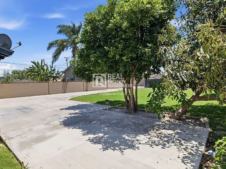 5082 Edinger Ave — Photo 38