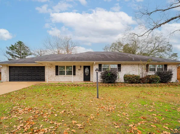 2501 Woodbine Dr, Gladewater, TX 75647