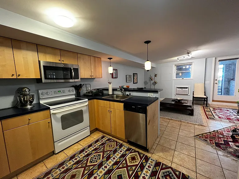 1720 Euclid St NW #B — Photo 2