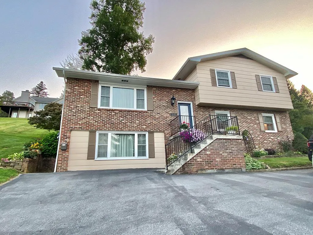 2616 Grandview St photo 1