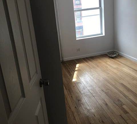 4th image of 154 Bedford Ave #3F
