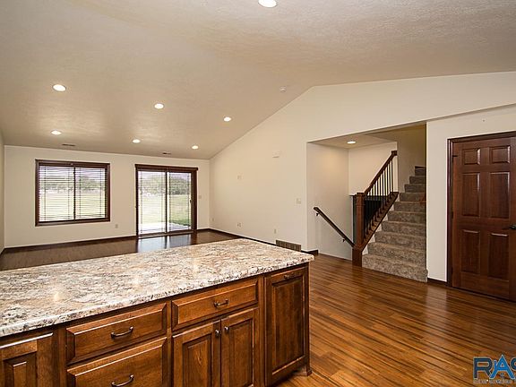 4th image of 506 Kalvin Dr