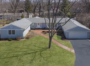 25 Timber Ln, Northbrook, IL 60062