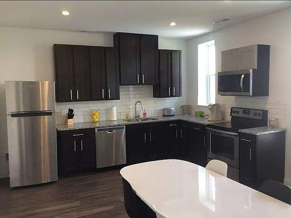 4th image of 423 E Martin Luther King Blvd