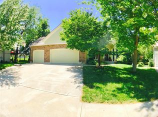 18204 Rollins Dr, Smithville, MO 64089