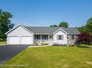 12 Pleasant View Rd, Mountain Top, PA 18707