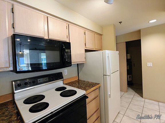 4th image of 530 Melrose Ave E APT 509