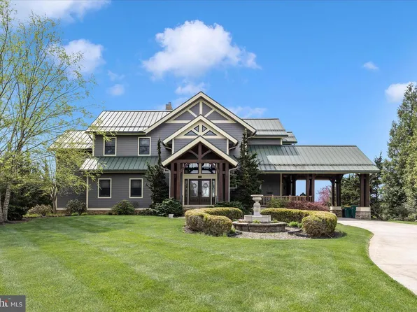 6740 Saint Annes Dr, Fayetteville, PA 17222