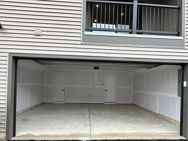 325 E Cochran St — Photo 36