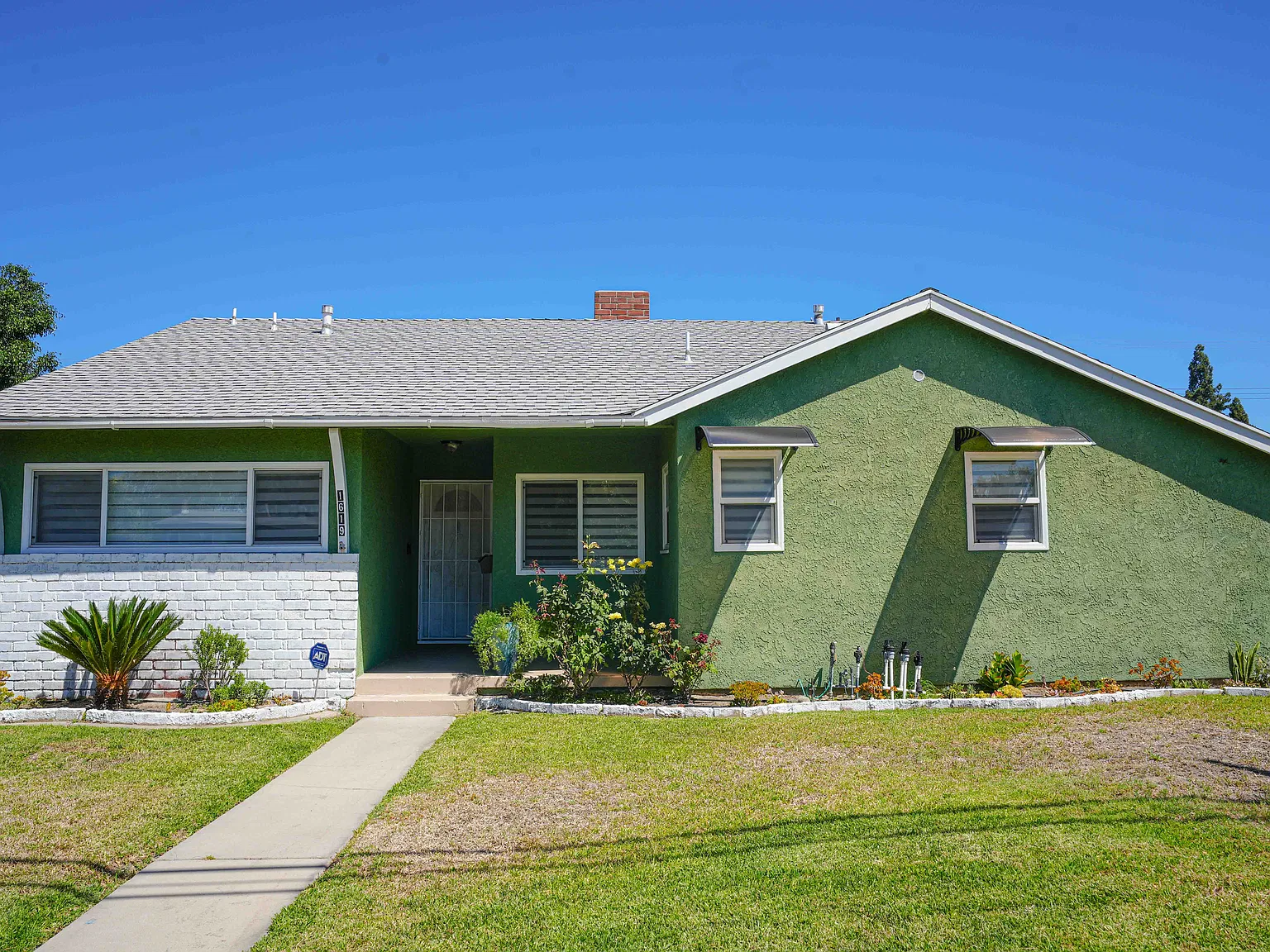 3 bed, 1294 sqft, $3,700 — Photo 2