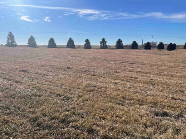 9 Haymeadow Rdg, Hastings, NE 68901