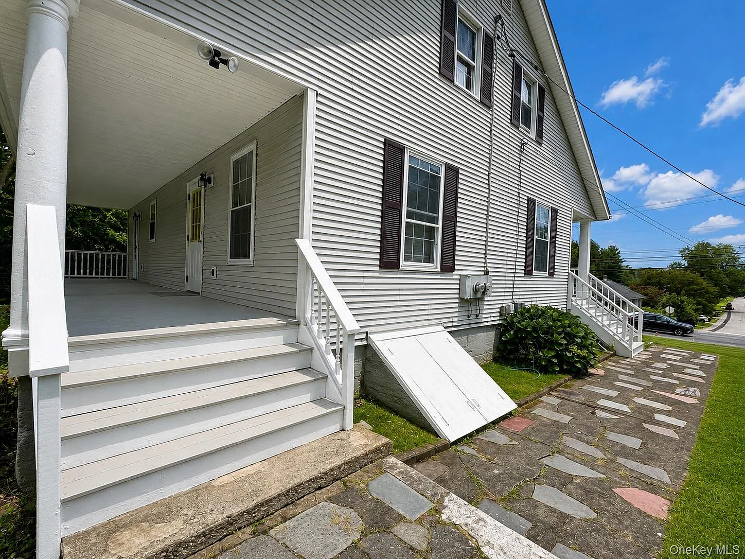 2 bed, 1.0 bath, 741 sqft, $1,550 — Photo 2