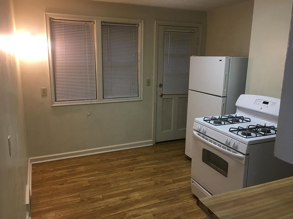 1st image of 3525 Burt St APT 2