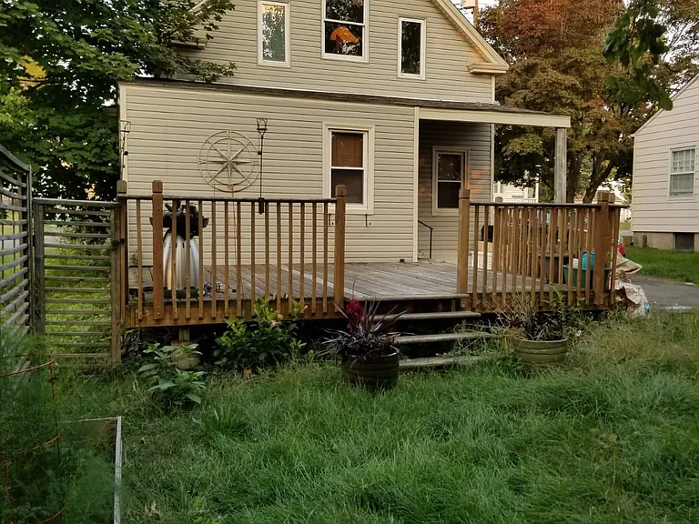 102 Fenwick St — Photo 2