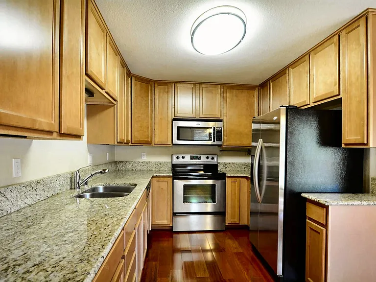 300 Glenwood Cir #195 — Photo 5