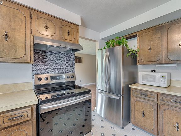 5th image of 5616 NE 63rd Ave