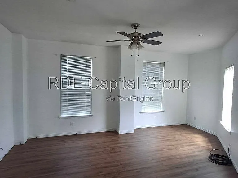 5203 Bexar St #2C — Photo 6