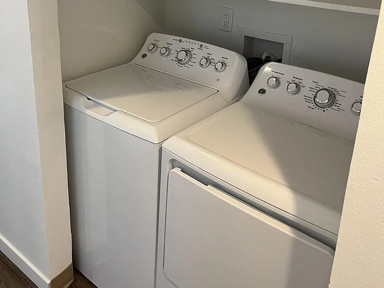 Sunset East Apartments — Photo 8