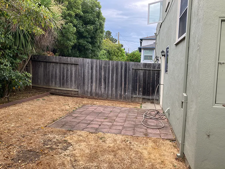 942 S B St — Photo 8