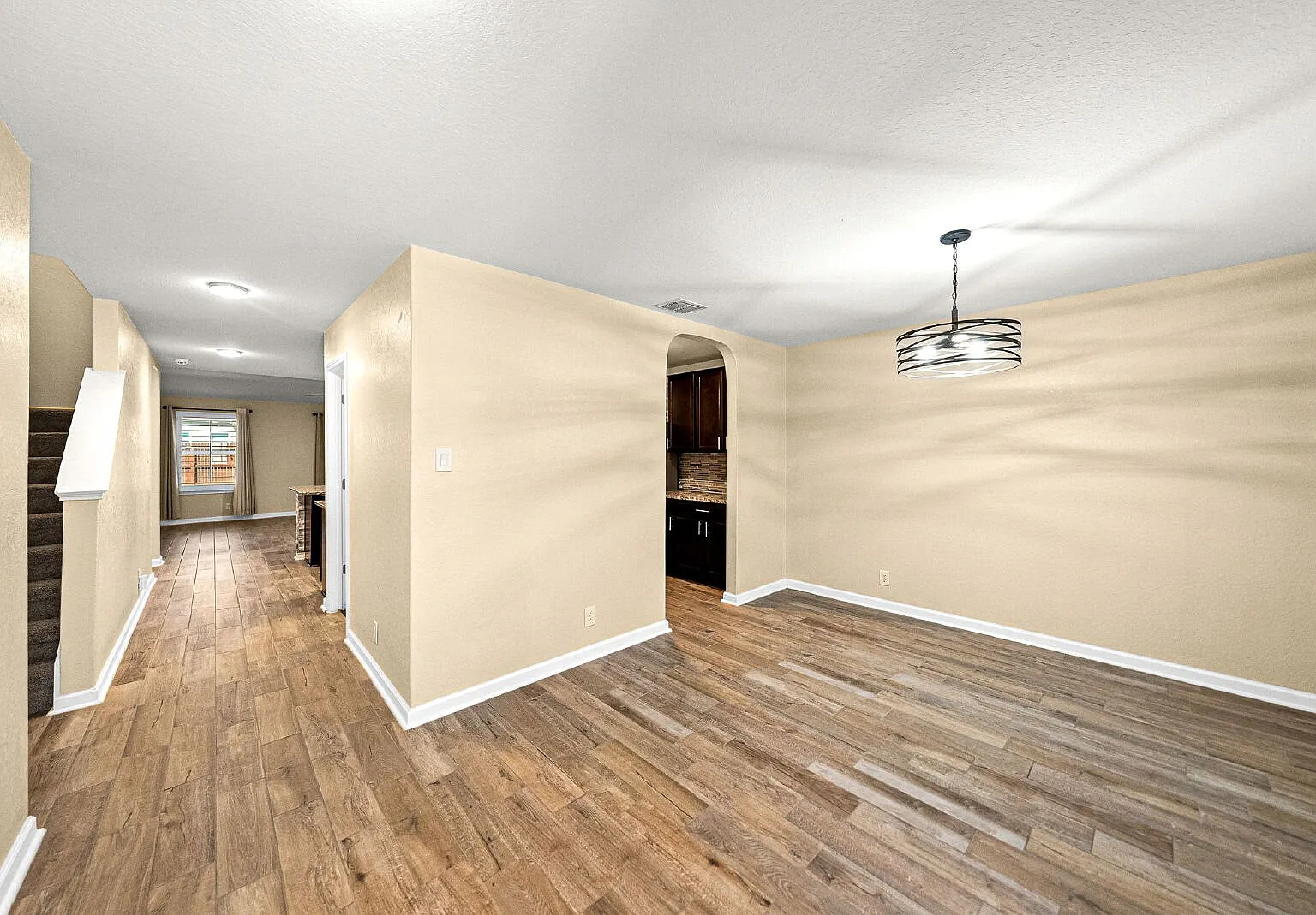 5 bed, 2.5 bath, 2539 sqft, $2,500 — Photo 3