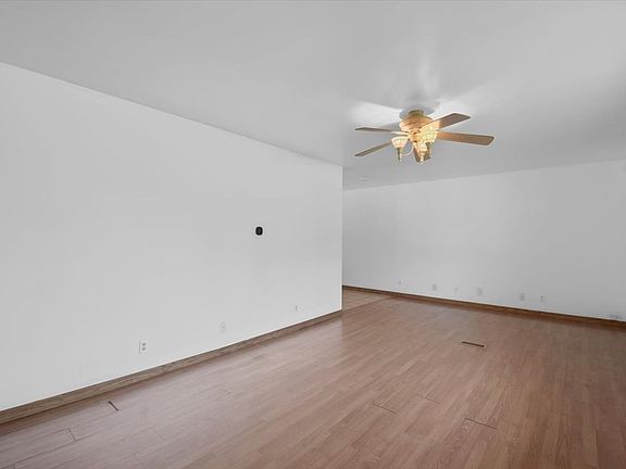 3rd image of 2716 E California Ave