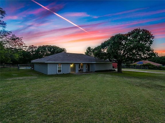 3rd image of 209 Willowood Dr