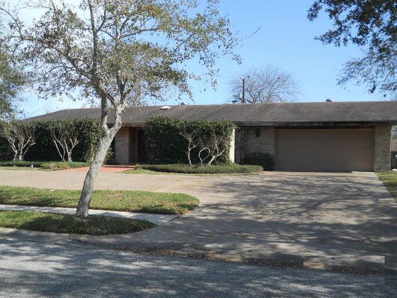 1st image of 305 Baycliff Dr