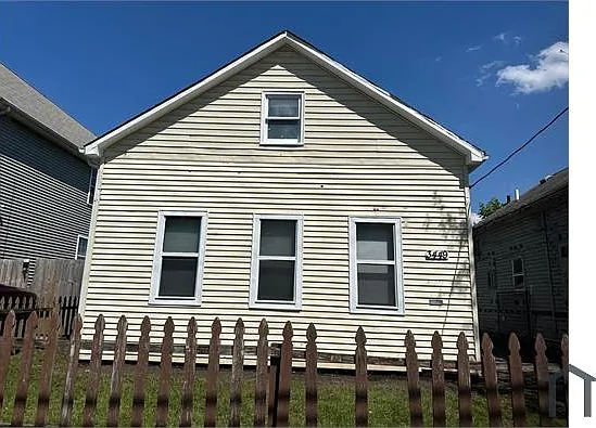 3 bed, 1000 sqft, $1,300 — Photo 1
