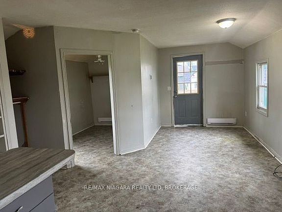 2nd image of 10818 Lakeshore Rd W
