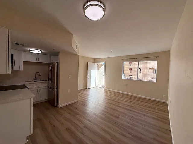 1 bed, 576 sqft, $1,000 — Photo 2