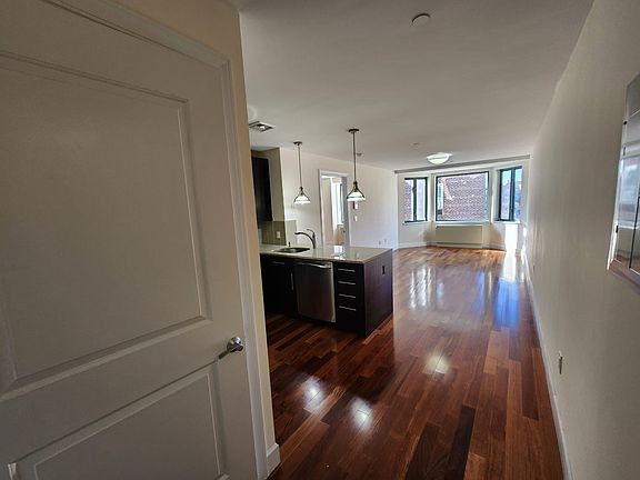2nd image of 8330 Kew Gardens Rd APT 4I