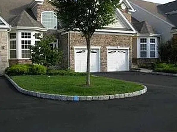 6 Laysbeth Ct, Old Bridge, NJ 08857