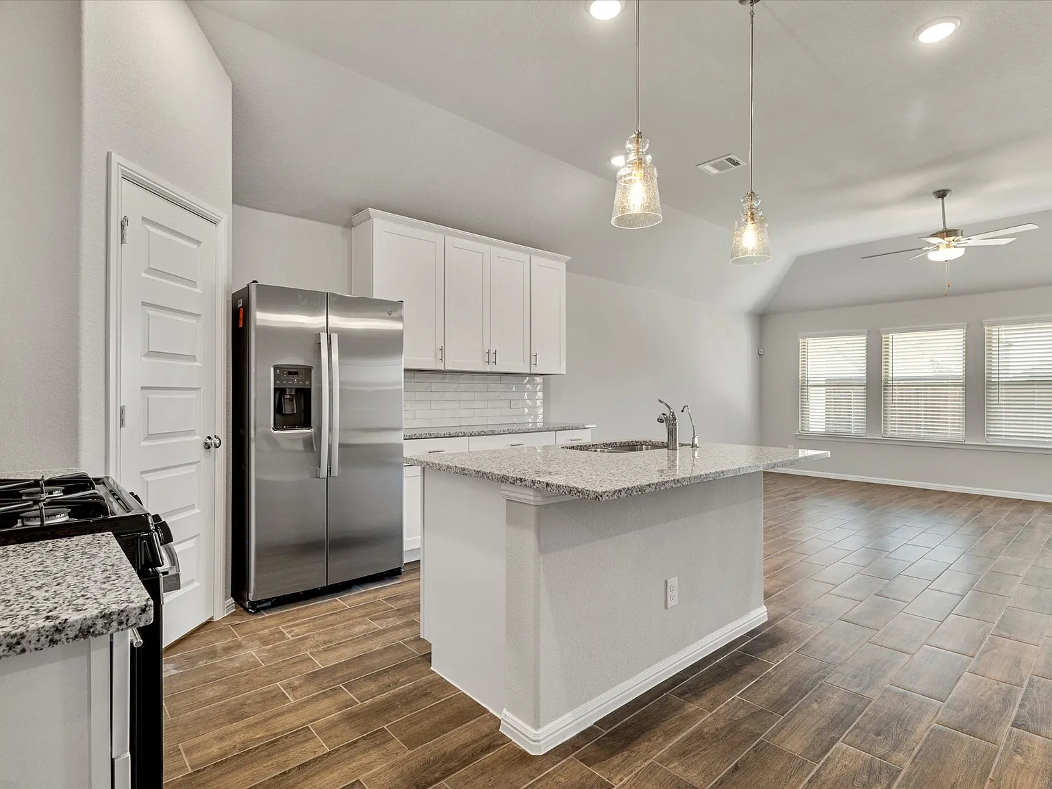 3 bed, 1764 sqft, $2,095 — Photo 2