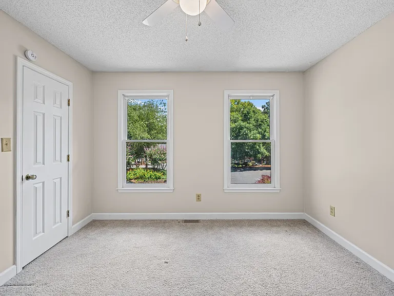 5918 King Charles Ct — Photo 29
