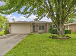 38340 Cottonwood Dr, Sterling Heights, MI