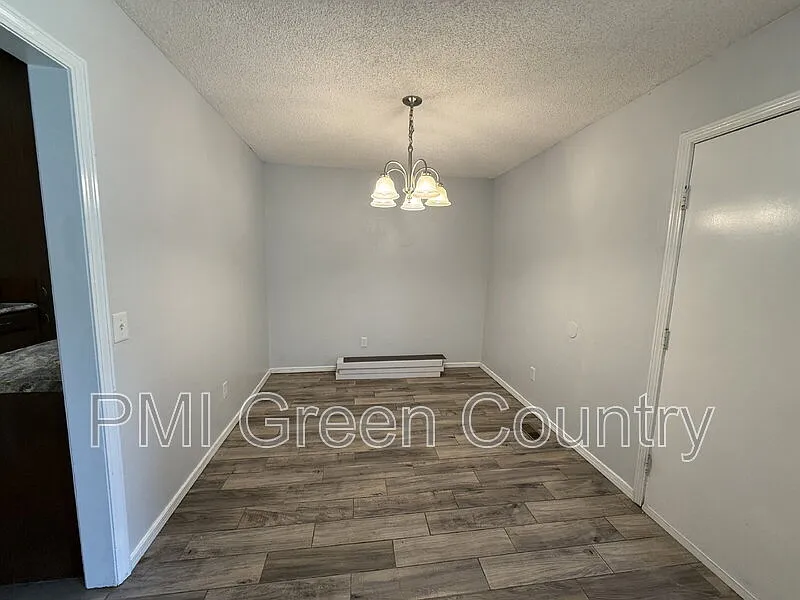 3 bed, 2.0 bath, 1240 sqft, $1,295 — Photo 4