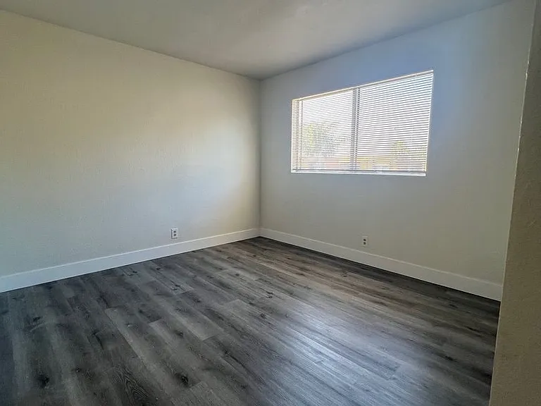3440 Helix St — Photo 6