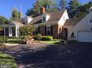 7722 Greentree Rd, Bethesda, MD 20817