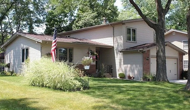 100 Timber Ln photo 1