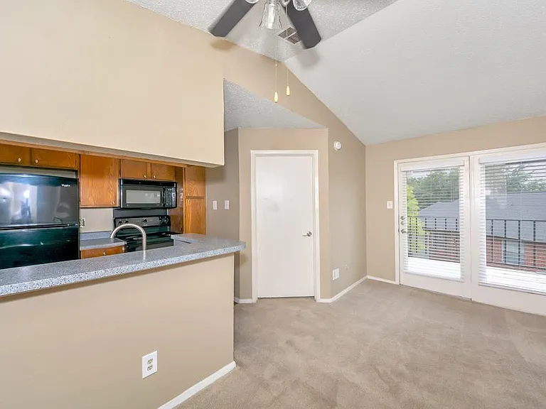 Oak Meadow Apartments — Photo 19