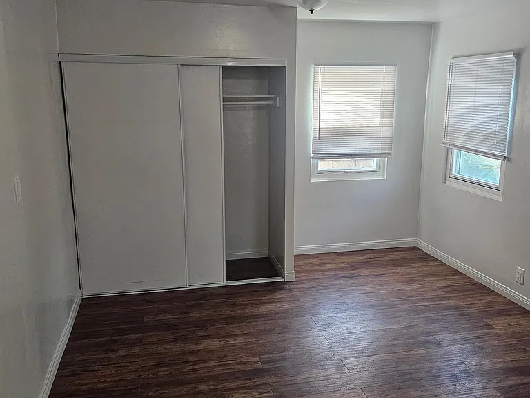 2035 W 102nd St — Photo 24