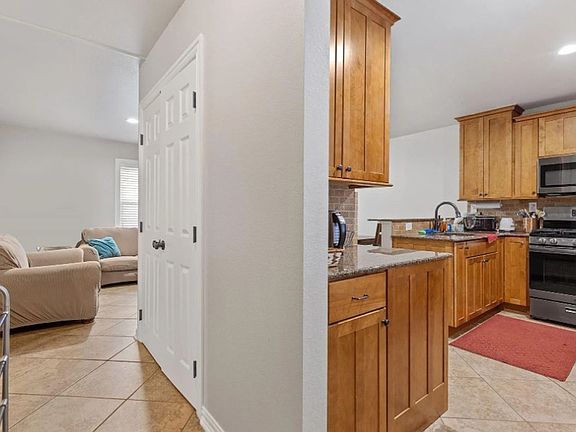 4th image of 2818 S Winston Ave #1