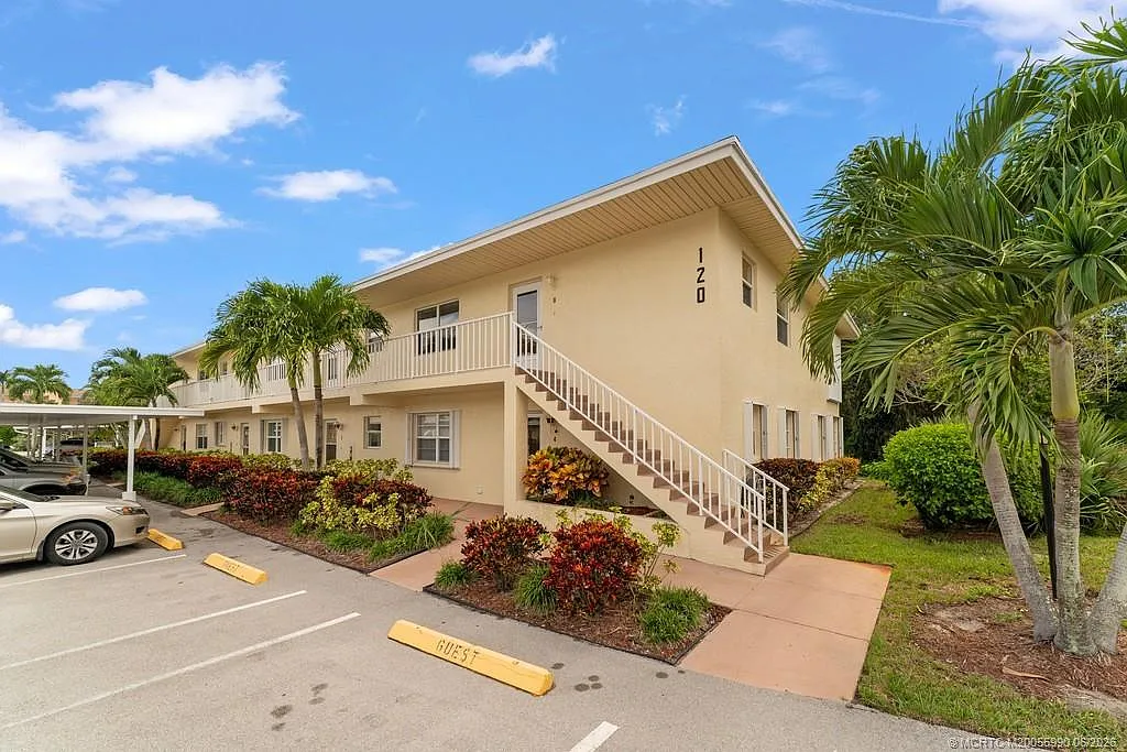 2 bed, 2.0 bath, 1236 sqft, $1,900 — Photo 2