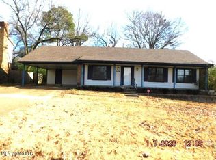 8278 Lake Shore Dr W, Southaven, MS 38671