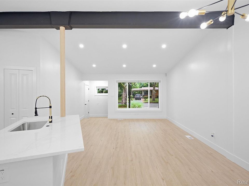 15211 Joan St, photo 17