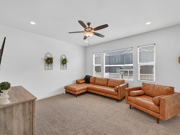 4th image of 452 S Highpoint Dr