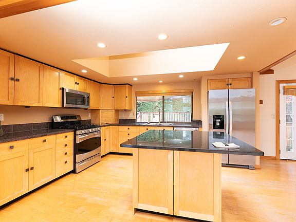 4th image of 11628 NE 100th Pl