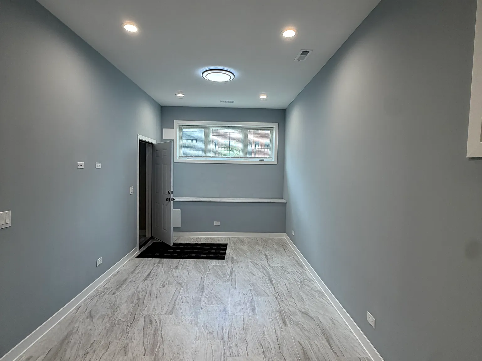 2 bed, 1100 sqft, $1,900 — Photo 3