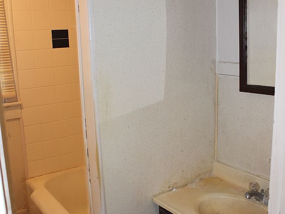 3rd image of 2141 Sugar Grove Ave