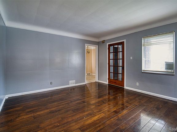 3rd image of 13644 Castleton St